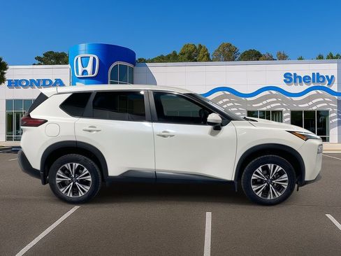 Used 2023 Nissan Rogue SV image 9