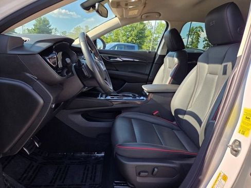 Used 2023 Buick Envision Essence w/ Sport Touring Package FWD image 9