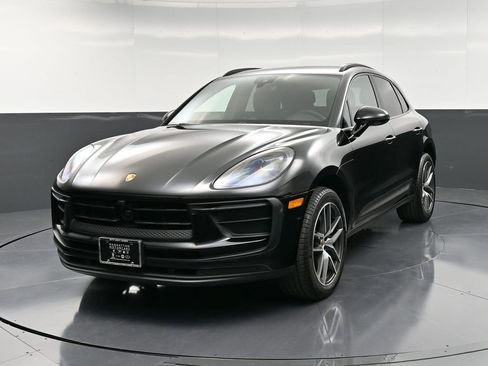 Certified 2024 Porsche Macan image 1