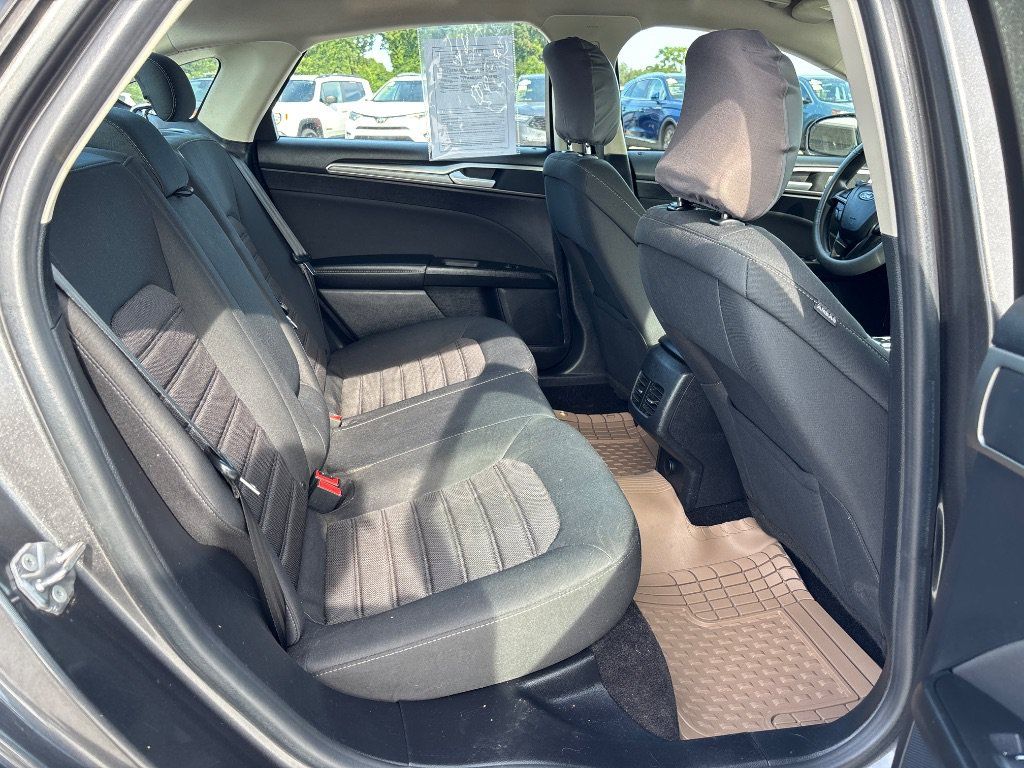Used 2019 Ford Fusion SE FWD image 23