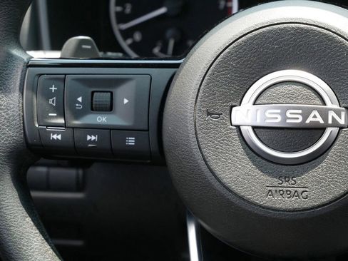 Used 2023 Nissan Rogue SV image 17