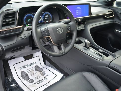 Used 2023 Toyota Crown Limited w/ Advanced Technology Package image 12