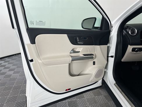 Used 2025 Mercedes-Benz GLA 250 4MATIC image 15