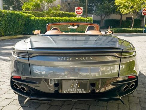 Used 2023 Aston Martin DBS Volante image 21