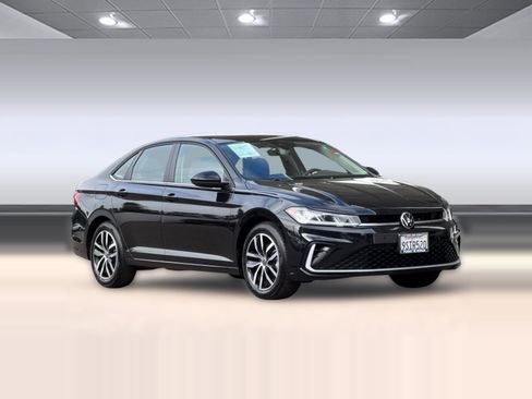 Used 2025 Volkswagen Jetta SE FWD image 6