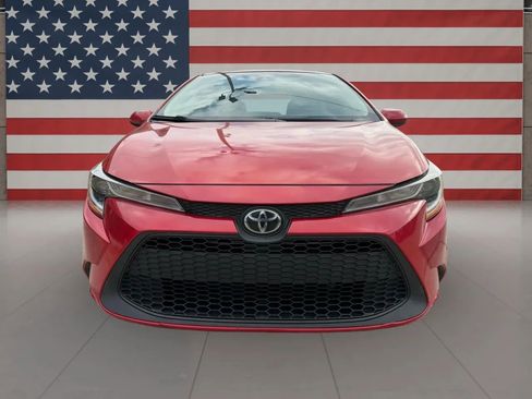 Used 2020 Toyota Corolla LE image 2