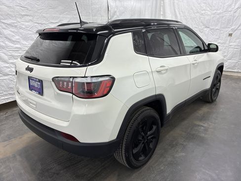 Used 2019 Jeep Compass Latitude AWD/4WD image 4