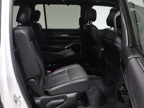 Certified 2023 Jeep Wagoneer Series III w/ Premium Group I AWD/4WD image 24