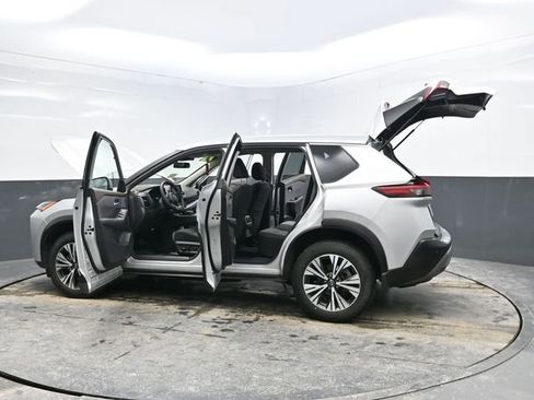 Used 2023 Nissan Rogue SV image 34