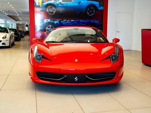 Used 2011 Ferrari 458 Italia Coupe RWD image 2