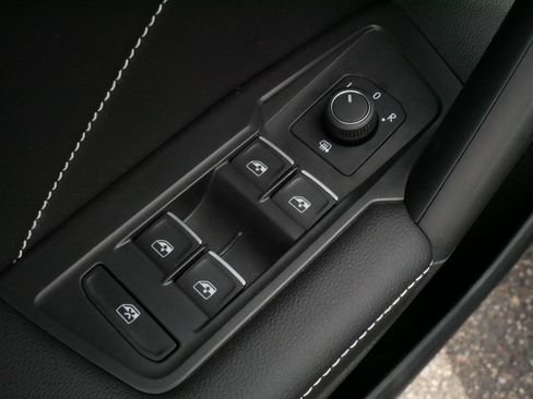 Certified 2024 Volkswagen Tiguan SE R-Line AWD/4WD image 19