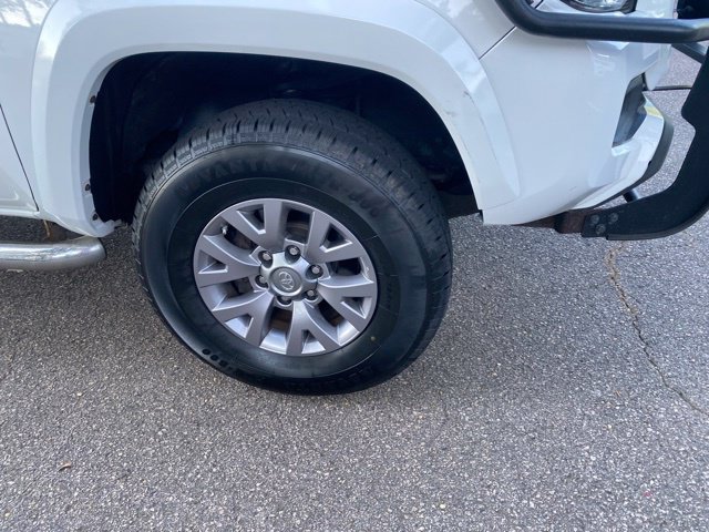 Used 2018 Toyota Tacoma SR5 AWD/4WD image 26