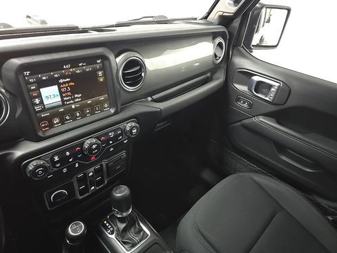 Used 2022 Jeep Wrangler Unlimited Sahara w/ Cold Weather Group AWD/4WD image 25