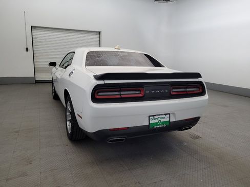 Used 2016 Dodge Challenger SXT RWD image 6