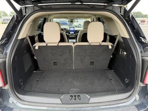 Used 2023 Ford Explorer Limited w/ Limited Technology Package AWD/4WD image 9