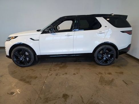 Used 2025 Land Rover Discovery Dynamic SE AWD/4WD image 3
