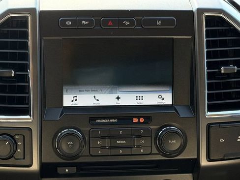 Used 2017 Ford F250 XLT w/ XLT Premium Package AWD/4WD image 18