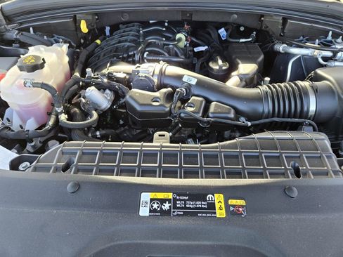 Used 2025 Jeep Grand Cherokee L Laredo RWD image 31