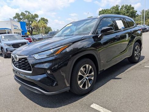 Used 2022 Toyota Highlander XLE FWD image 6