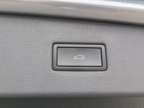 Used 2020 Volkswagen Tiguan SEL image 14