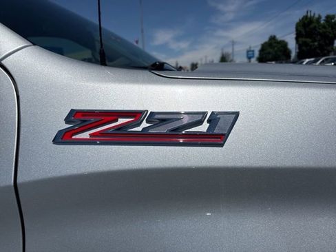 Used 2022 Chevrolet Silverado 1500 LT AWD/4WD image 10