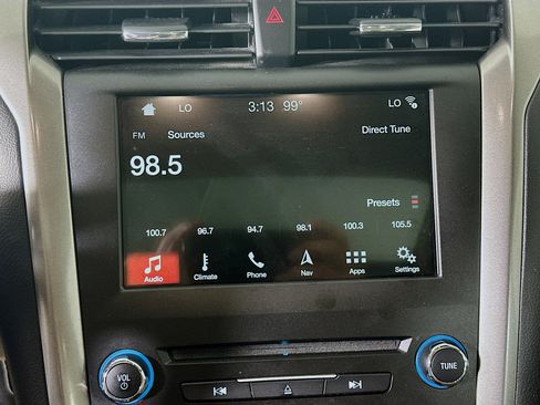 Used 2018 Ford Fusion SE w/ Fusion SE Technology Package FWD image 19