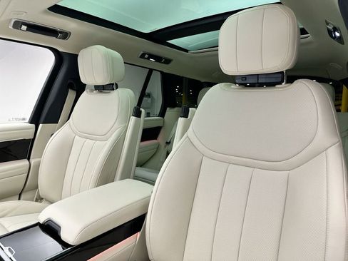 Certified 2025 Land Rover Range Rover SE image 8