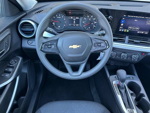 New 2026 Chevrolet Trax LS w/ LS Convenience Package FWD image 15