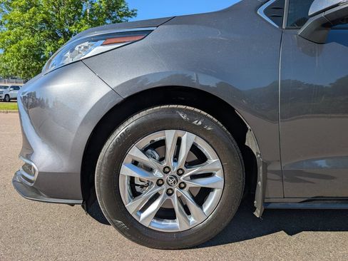 Used 2025 Toyota Sienna Limited AWD/4WD image 11