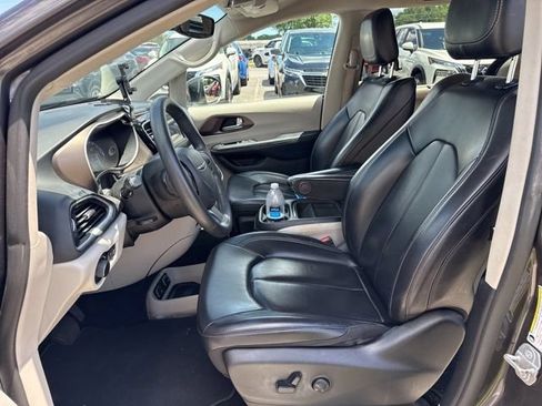 Used 2021 Chrysler Voyager Lxi FWD image 25