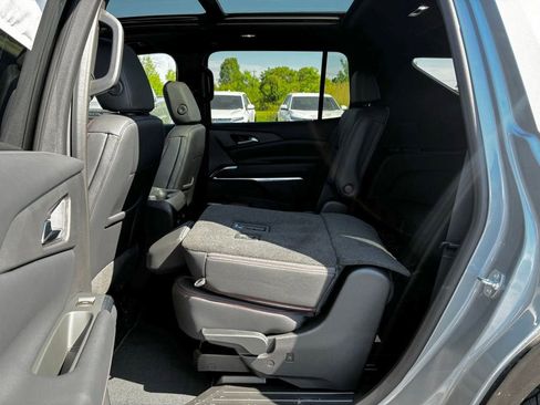 New 2026 Chevrolet Traverse RS w/ LPO, Floor Liner Package AWD/4WD image 40