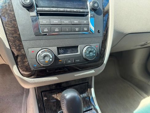 Used 2010 Cadillac DTS FWD image 31