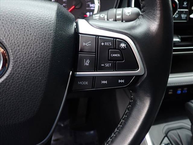 Used 2022 Toyota Highlander LE AWD/4WD image 16