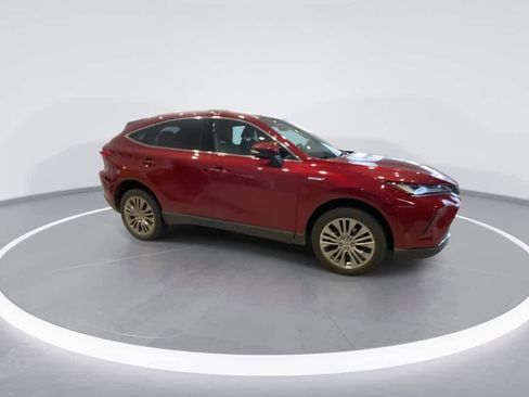 Used 2021 Toyota Venza XLE w/ Softex Package image 2