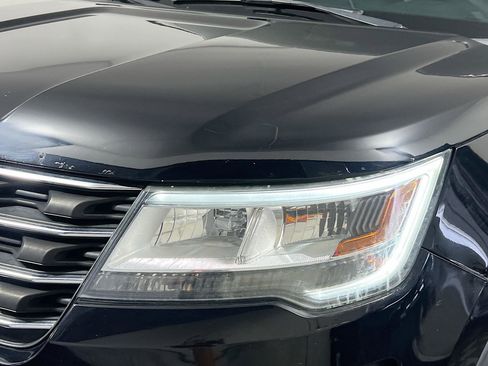 Used 2016 Ford Explorer XLT image 11