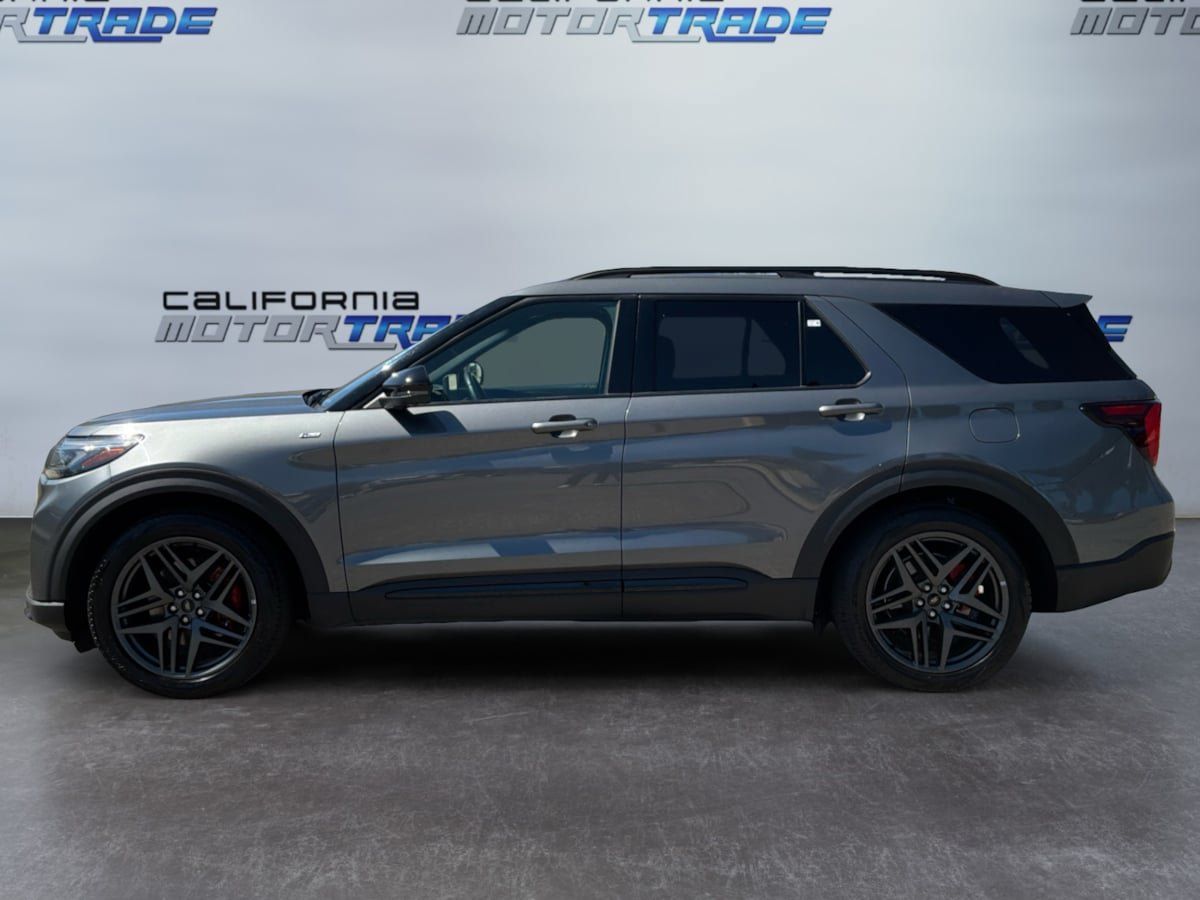 Used 2025 Ford Explorer ST-Line w/ Premium Package RWD image 8