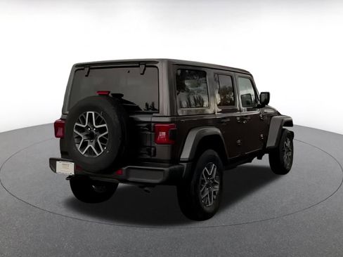 Used 2025 Jeep Wrangler Sahara image 11