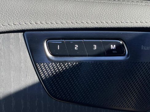 Certified 2025 Volvo XC90 B6 Ultra w/ Protection Package Premier image 19