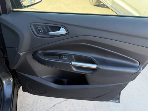 Used 2019 Ford Escape SE FWD image 16