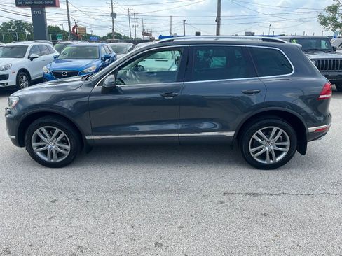 Used 2016 Volkswagen Touareg TDI AWD/4WD image 2