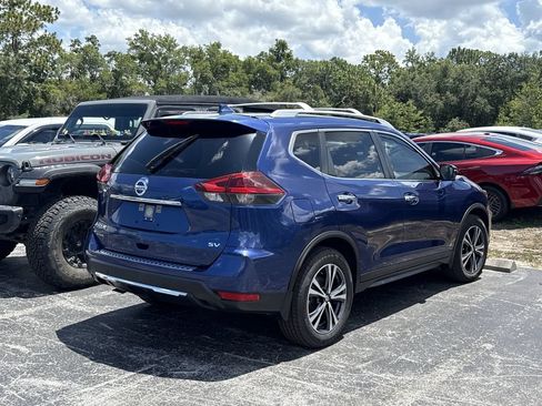 Certified 2020 Nissan Rogue SV w/ Premium Package FWD image 6