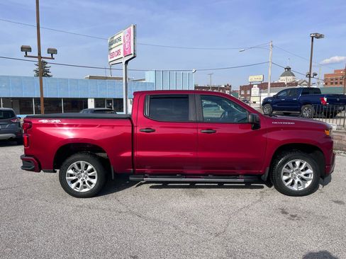 Used 2019 Chevrolet Silverado 1500 Custom w/ Custom Value Package AWD/4WD image 2