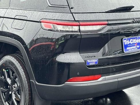 New 2026 Jeep Grand Cherokee Altitude image 5