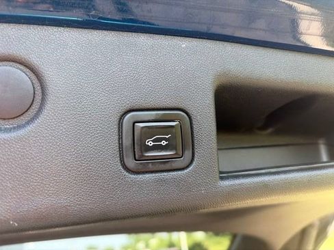Used 2020 Chevrolet Equinox LT FWD image 36