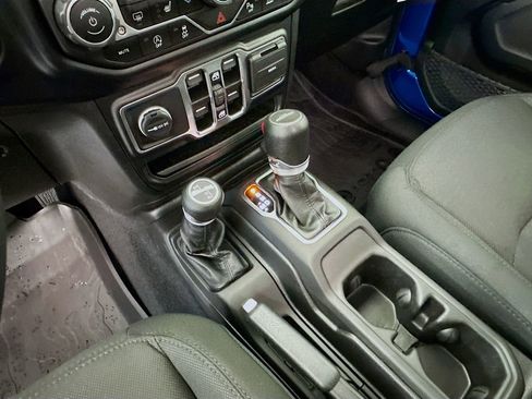 Used 2023 Jeep Gladiator Willys image 16