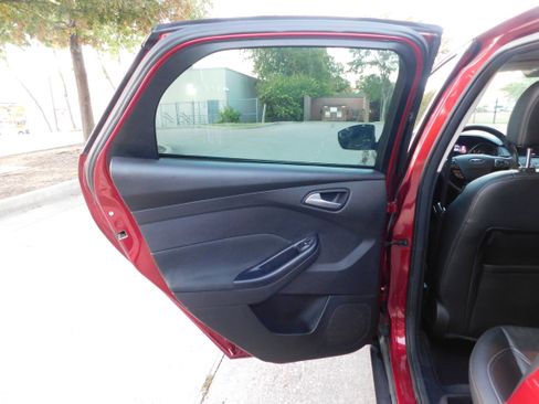 Used 2015 Ford Focus SE w/ Equipment Group 201A image 19