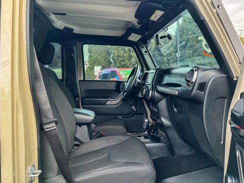 Used 2017 Jeep Wrangler Unlimited Sport w/ Connectivity Group image 14