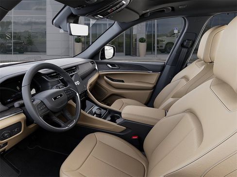 New 2025 Jeep Grand Cherokee Limited image 22