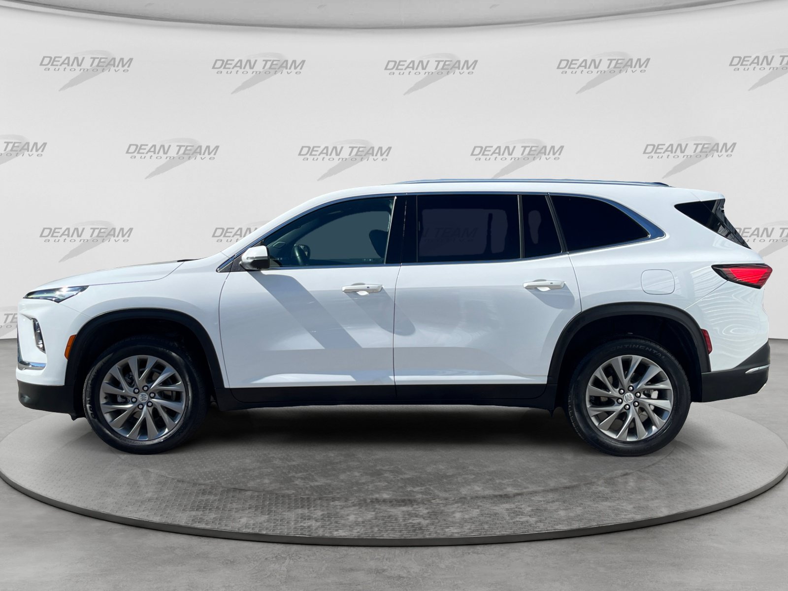 Used 2025 Buick Enclave Preferred AWD/4WD image 4