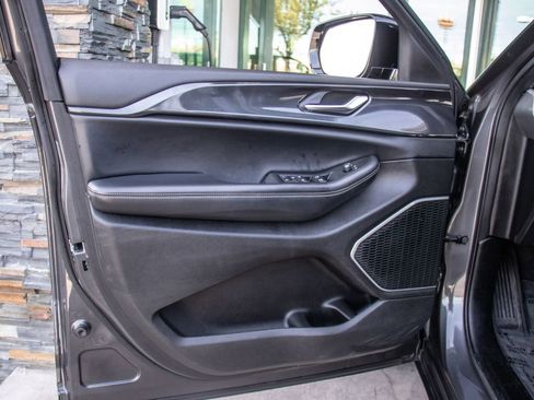 Used 2021 Jeep Grand Cherokee L Laredo RWD image 9